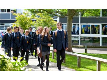 初中留學去哪個國家好，費用大概是怎樣的