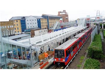 在英國不會坐火車？那簡直是太失敗了