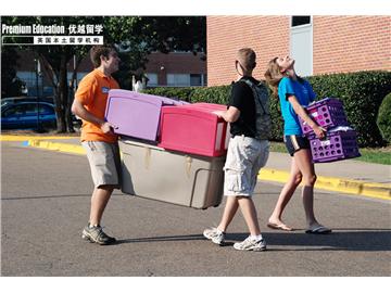 英國高中之施比爾中學，地理位置便利嗎