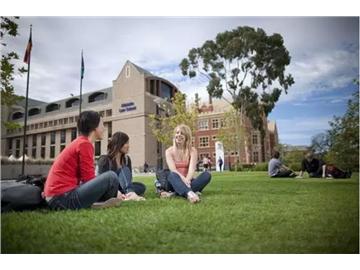 去英國讀會計專業(yè)，哪個學(xué)校比較好？